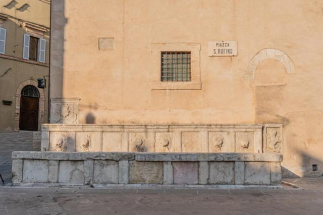 לינה וארוחת בוקר אסיסי Domus Fonte Dei Leoni מראה חיצוני תמונה